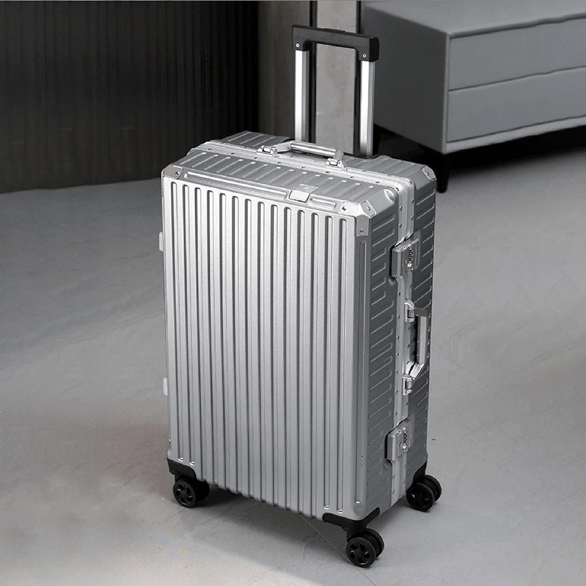 Maleta de Viaje con Marco de Aluminio — Resistente y con Puerto USB