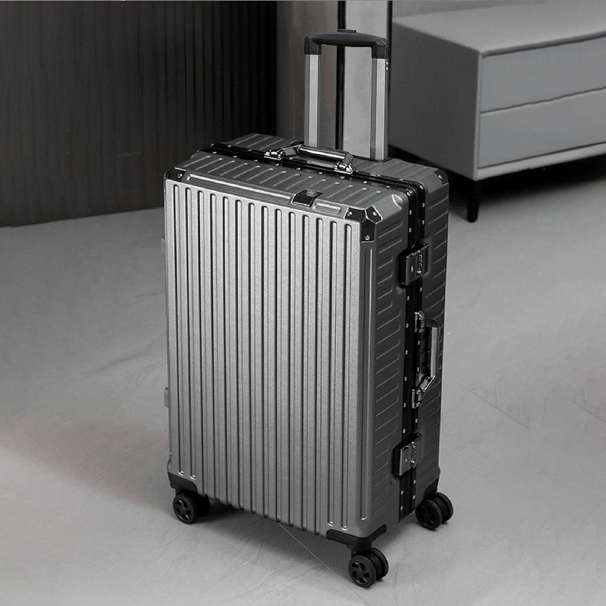 Maleta de Viaje con Marco de Aluminio — Resistente y con Puerto USB